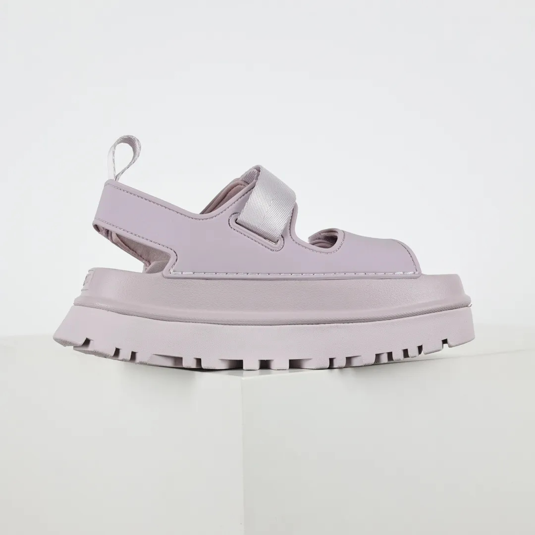 Copy price 💰560 Core recommendation Good price UGG Velcro slippers sandals summer versatile slippers soft sole non-slip beach thick sole casual elegant sandals The style of UGG sandals is really nice. It is suitable for all ages. The soles are made of super lightweight EVA foam. The classic material of U family can be said to be "light" to let you enjoy a different naked feeling. It is one of the most worth buying sandals in history. I guarantee you will not regret the series. Original OEM production Y products are available now. Size: 35 36 37 38 39 40